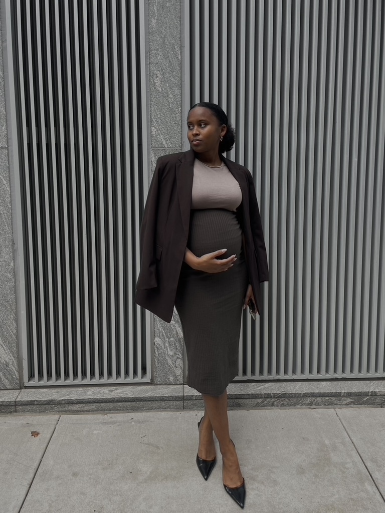 21 Weeks – I Finally Look Pregnant and I’m Learning How to Dress the Bump